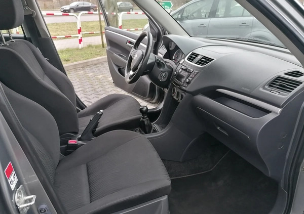 Suzuki Swift cena 19990 przebieg: 176000, rok produkcji 2012 z Gniezno małe 254